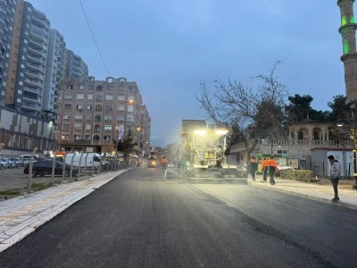 Mardin'de asfalt &ccedil;alışmaları s&uuml;r&uuml;yor