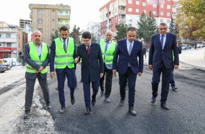 Mardin'de bozuk yollarda yama ve asfalt &ccedil;alışmaları yapılıyor