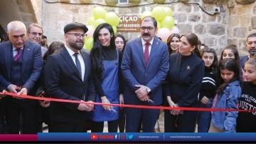 Mardin'de çocuk ve gençler için &quot;Sanat Okulu&quot; açıldı
