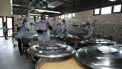Mardin'de her g&uuml;n 4 bin kişiye sıcak yemek ulaştırılıyor