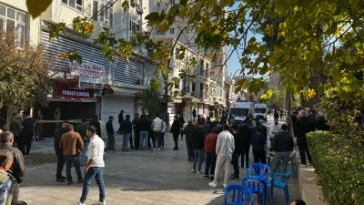 Mardin'de iki esnaf arasında &ccedil;ıkan sopalı kavgada 3 kişi yaralandı