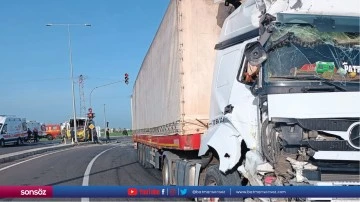 Mardin'de midib&uuml;s ile tırın &ccedil;arpıştığı kazada 18 kişi yaralandı