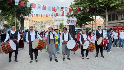 Mardin'de "Yeşilli Uluslararası K&uuml;lt&uuml;r Sanat ve Kiraz Festivali" başladı
