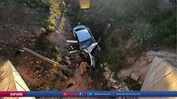 Mardin'de şarampole yuvarlanan otomobilin s&uuml;r&uuml;c&uuml;s&uuml; yaralandı