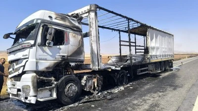 Mardin'de seyir halindeki tırda &ccedil;ıkan yangın s&ouml;nd&uuml;r&uuml;ld&uuml;