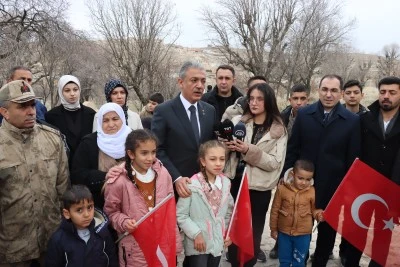 Mardin'de ter&ouml;ristlerce 38 yıl &ouml;nce katledilen 10 kişi mezarı başında anıldı