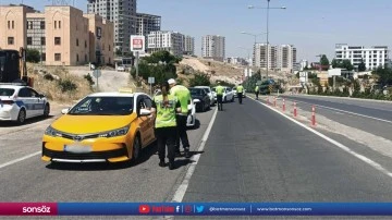 Mardin'de trafik polisleri ara&ccedil;ları denetledi