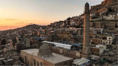 Mardin'de ziyaret&ccedil;iler zamanın izini s&uuml;r&uuml;yor