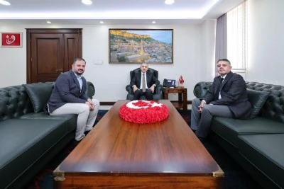 Mardin Valisi Akkoyun'u yılın hekimi se&ccedil;ilen doktor ziyaret etti
