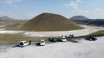 Meke G&ouml;l&uuml; ziyaret&ccedil;i &ccedil;ekiyor