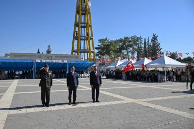 Mercidabık Zaferi ve Fırat Kalkanı Harekatı'nın yıl d&ouml;n&uuml;m&uuml; nedeniyle Kilis'te t&ouml;ren d&uuml;zenlendi
