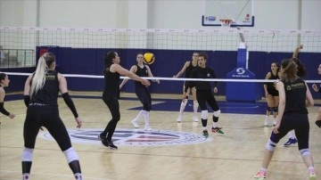 Merinos Voleybol Sultanlar Ligi'ne y&uuml;kselmek i&ccedil;in play-off'a hazırlanıyor