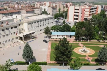 Merkez kamp&uuml;s&uuml;nde bulunan 130 m&sup2;'lik kantin kiraya verilecektir