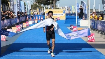 Mersin Triatlon Yarışında Uğurcan &Ouml;zer Birinci Oldu