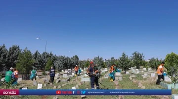 Mezarlıklarda bayram temizliği