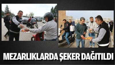 Mezarlıklarda şeker dağıtıldı
