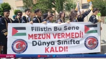 Mezuniyet t&ouml;reninde "Filistin bu sene mezun vermedi" pankartı a&ccedil;ıldı