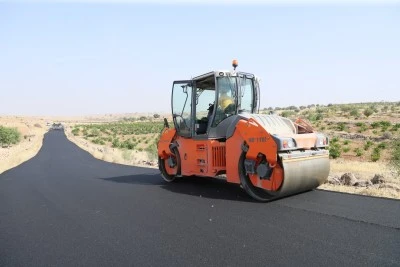 Midyat'ta yol asfaltlama &ccedil;alışması