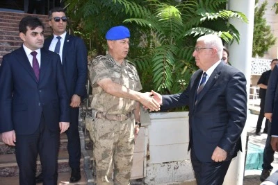 Milli Savunma Bakanı G&uuml;ler, Şırnak'ta konuştu