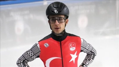 Milli s&uuml;rat patenci Furkan Akar, Anadolu Parsı logolu tulumuyla madalya hedefliyor
