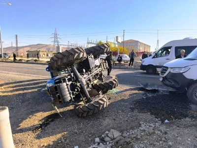 Minib&uuml;s ile trakt&ouml;r &ccedil;arpıştı