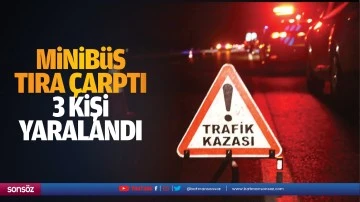 Minib&uuml;s tıra &ccedil;arptı; 3 kişi yaralandı