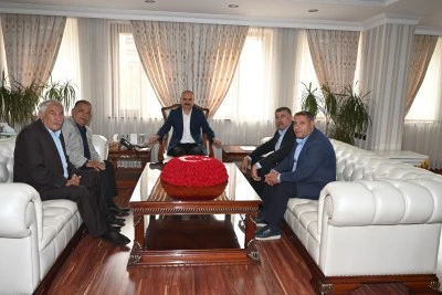 Minib&uuml;s&ccedil;&uuml;ler, valiyi ziyaret etti