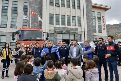 Minik &ouml;ğrenciler 112 Acil &Ccedil;ağrı Merkezini ziyaret etti