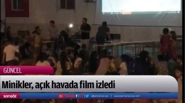 Minikler, a&ccedil;ık havada film izledi