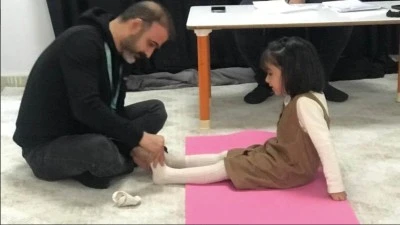 Minikler ayak taramasından ge&ccedil;ti