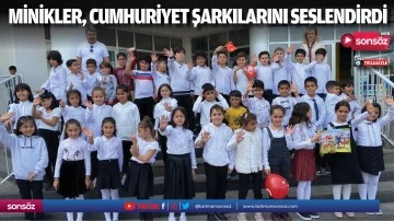 Minikler, cumhuriyet şarkılarını seslendirdi