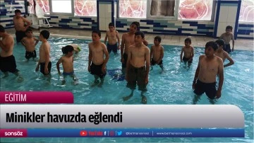 Minikler havuzda eğlendi