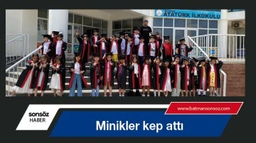 Minikler kep attı