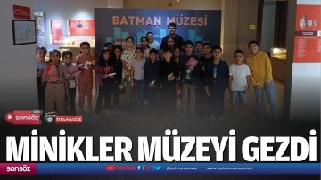 Minikler m&uuml;zeyi gezdi