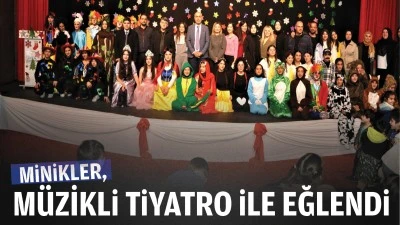 Minikler, m&uuml;zikli tiyatro ile eğlendi