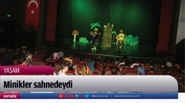 Minikler sahnedeydi