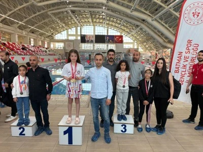 Minikler y&uuml;zmede yarıştı