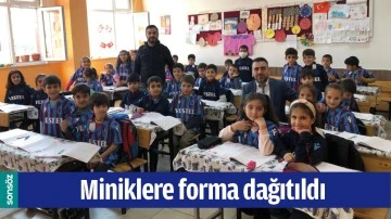 MİNİKLERE FORMA DAĞITILDI
