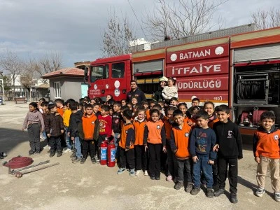 Miniklere temel itfaiye eğitimi
