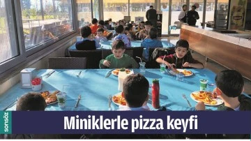 MİNİKLERLE PİZZA KEYFİ