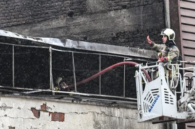 Mobilya at&ouml;lyesinde &ccedil;ıkan yangın kontrol altına alındı