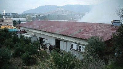 Mobilya ve beyaz eşya deposunda &ccedil;ıkan yangın s&ouml;nd&uuml;r&uuml;ld&uuml;
