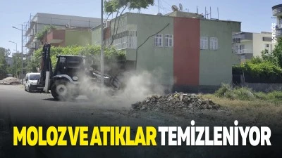 Moloz ve atıklar temizleniyor