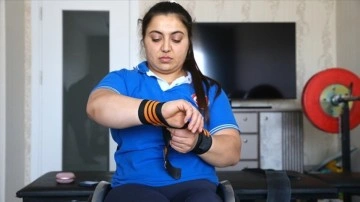 Motivasyonu Y&uuml;ksek Halterci Sibel &Ccedil;am