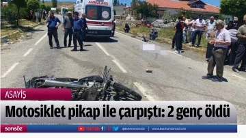 Motosiklet pikap ile &ccedil;arpıştı: 2 gen&ccedil; &ouml;ld&uuml;