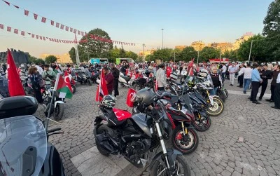Motosiklet s&uuml;r&uuml;c&uuml;leri İsrail'i protesto etti