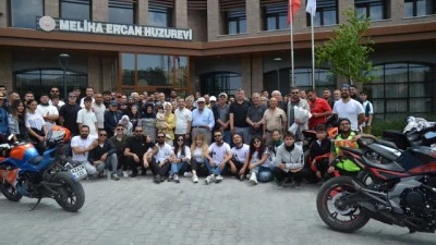 Motosiklet tutkunları huzurevini ziyaret etti