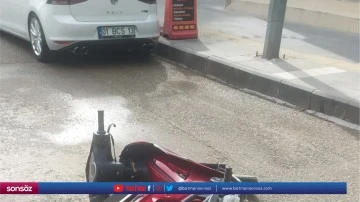 Motosikletin &ccedil;arptığı yaya ağır yaralandı
