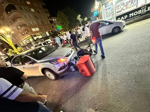 Motosikletli gen&ccedil;, kaza yaptı!