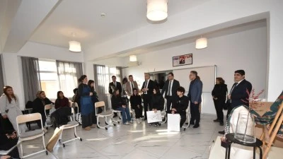 M&uuml;d&uuml;r Ciğer, at&ouml;lyeleri gezdi